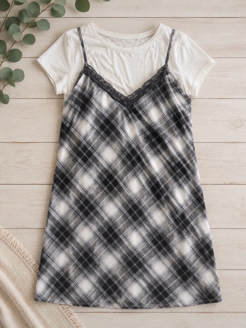 New No Boundaries two piece dress is size XXL (19). (679)